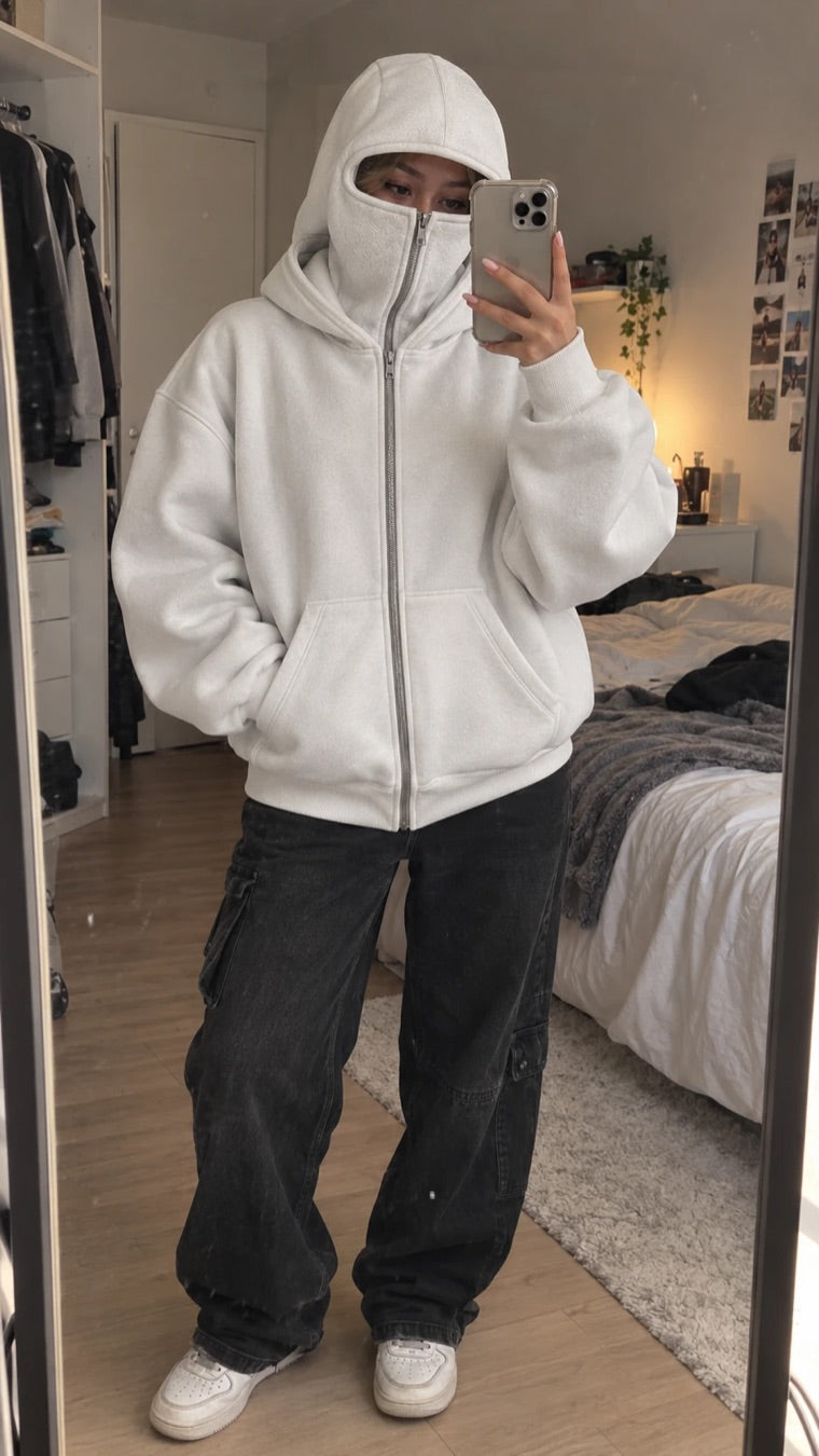 Ghowsted Hoodie in Light Gray worn by Léa M.