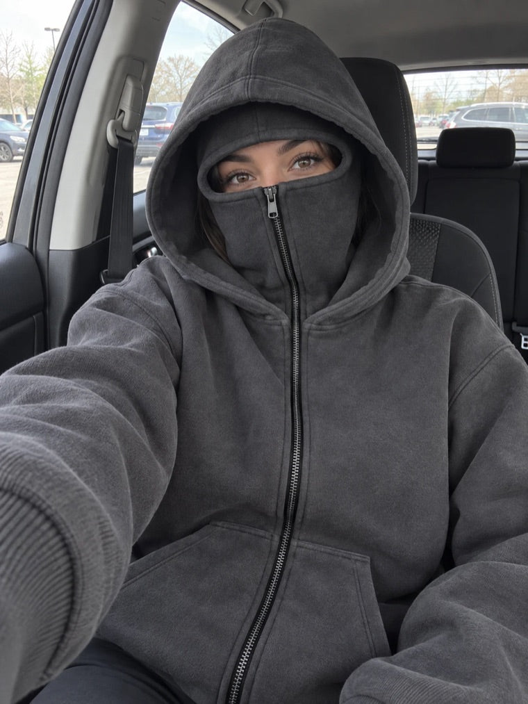 Ghowsted Hoodie in Anthracite worn by Emma V.